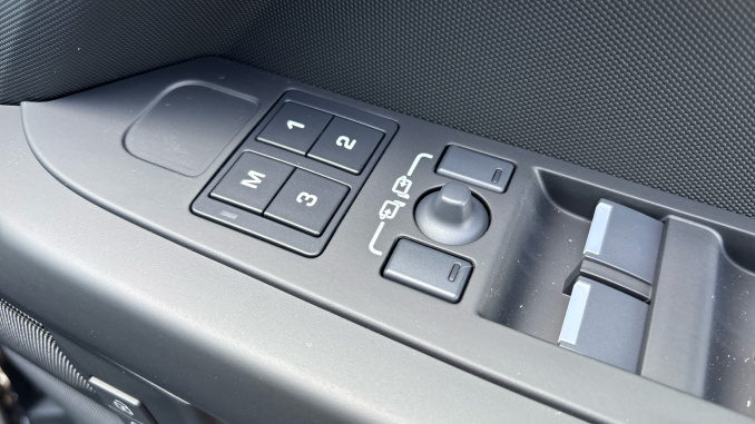 Land Rover Defender 3.0 D250 X-Dynamic SE 110 5dr Auto Diesel Estate - Image 42